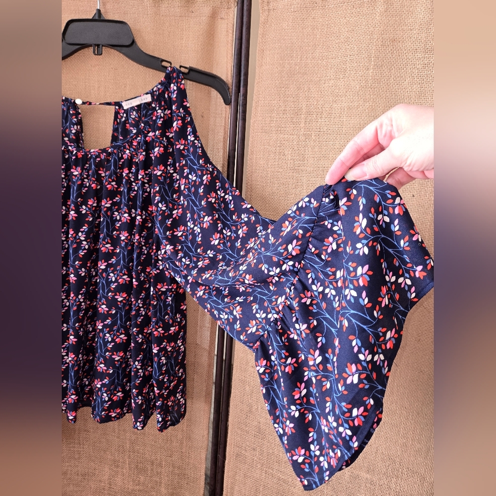 Women's Copper Key Blue Floral Open Shoulder Bell Sleeve Blouse Size Large - Picture 2 of 11